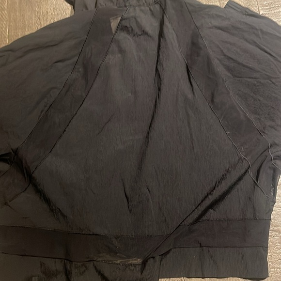 Lululemon In Deth - Picture 6 of 10